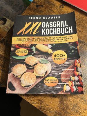 gebrauchtes Buch – Bernd Glauber – XXL Gasgrill Kochbuch - 400+ leckere Gasgrill Rezepte für Anfänger und Fortgeschrittene. Das große Grillbuch mit viel Auswahl (mit u.a. Fleisch, Fisch, Gemüse, Snacks, Desserts, Saucen uvm.)