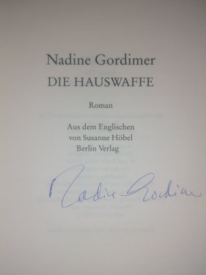 gebrauchtes Buch – Nadine GORDIMER – Die Hauswaffe. Roman. Aus dem Englischen von Susanne Höbel.