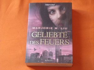 gebrauchtes Buch – Liu, Marjorie M – Geliebte des Feuers. Roman.