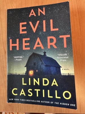 gebrauchtes Buch – Linda Castillo – An Evil Heart (Kate Burkholder, 15)