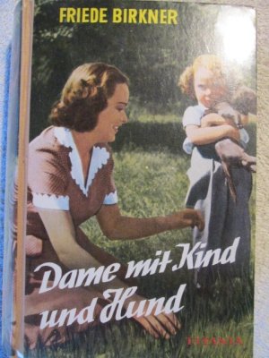 Dame mit Kind und Hund