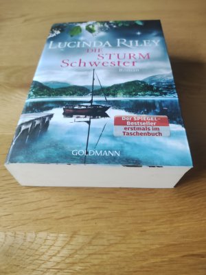 gebrauchtes Buch – Lucinda Riley – Die Sturmschwester:  Die sieben Schwestern, Band 2  (Roman)