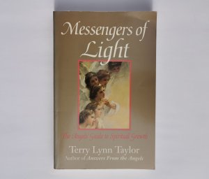 gebrauchtes Buch – Terry Lynn Taylor – Messengers of Light - The Angels' Guide to Spiritual Growth