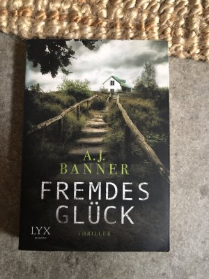 gebrauchtes Buch – Banner, A. J – Fremdes Glück