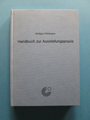 gebrauchtes Buch – Wolfger Pöhlmann – Handbuch zur Ausstellungspraxis. Herausgegeben vom Goethe-Institut, Referat 22 Ausstellungen und Referat 32 Interne Fortbildung. Mit einem Vorwort von Fritjof Korn. Mit einem Vorbemerkung des Verfassers. Mit einer Bibliographie und einem Register.