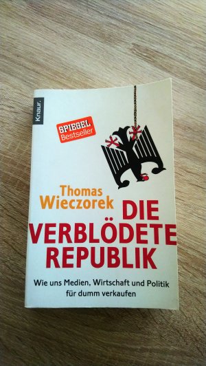 gebrauchtes Buch – Wieczorek, Thomas – Die verblödete Republik - Wie uns Medien, Wirtschaft und Politik für dumm verkaufen