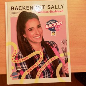 gebrauchtes Buch – Sally – Backen mit Sally - Familien-Backbuch, kinderleicht gemacht