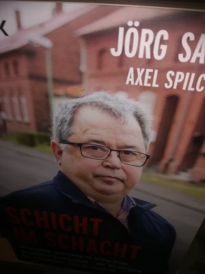 gebrauchtes Buch – Sarto Jörg, Spilcker Axel – Schicht im Schacht, Verarmung, gescheiterte Integration, gespaltene Gesellschaft, der Niedergang des Ruhrgebiets. Eine Streitschrift