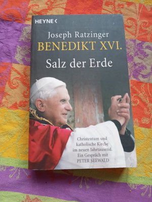 gebrauchtes Buch – Papst em. Benedikt XVI – Salz der Erde - Christentum und katholische Kirche im neuen Jahrtausend. Ein Gespräch mit Peter Seewald