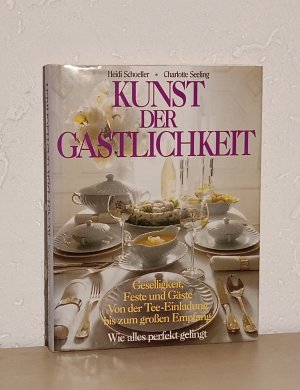 Kunst der Gastlichkeit. Geselligkeit, Feste und Gäste. Von der Tee-Einladung bis zum grossen Empfang. Wie alles perfekt gelingt. Mit einem Vorwort von […]