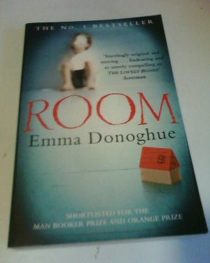 gebrauchtes Buch – Emma Donoghue – Room