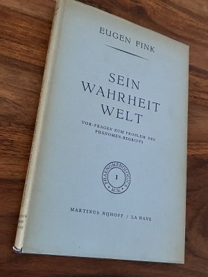 Sein Wahrheit Welt. Vor-Fragen zum Problem des Phänomen-Begriffs. (Phaenomenologica, 1).