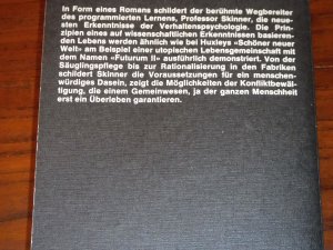 gebrauchtes Buch – Skinner, B F – Futurum Zwei "Walden Two". Die Vision einer aggressionsfreien Gesellschaft - Roman