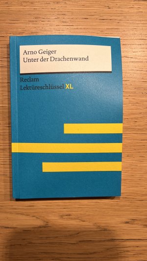 gebrauchtes Buch – Sascha Feuchert – Unter der Drachenwand von Arno Geiger: Lektüreschlüssel mit Inhaltsangabe, Interpretation, Prüfungsaufgaben mit Lösungen, Lernglossar. (Reclam Lektüreschlüssel XL)