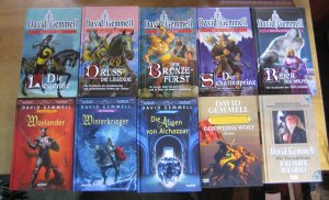 gebrauchtes Buch – David Gemmell – Die Drenai-Saga, 10 Bände: Die Legende. Druss - Die Legende. Der Schattenprinz. Waylander. Im Reich des Wolfes. Der Bronzefürst. Winterkrieger. Die Augen von Alchazzar. Der weiße Wolf. Waylander der Graue