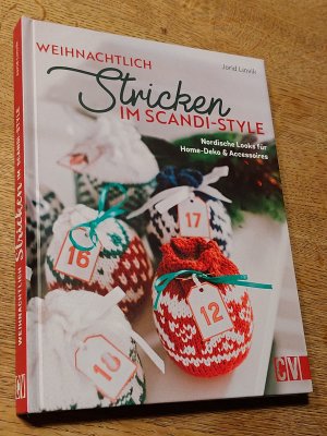 gebrauchtes Buch – Jorid Linvik – Weihnachtlich stricken im Scandi-Style - Nordische Looks für Home-Deko und Accessoires