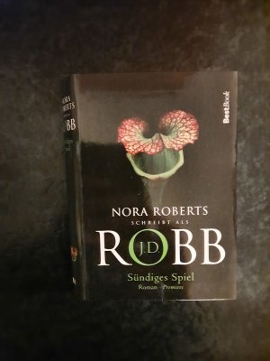 gebrauchtes Buch – J. D. Robb  – Sündiges Spiel. Roman.