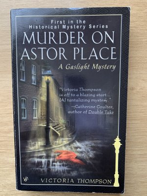 gebrauchtes Buch – Victoria Thompson – Murder on Astor Place   A Gaslight Mystery