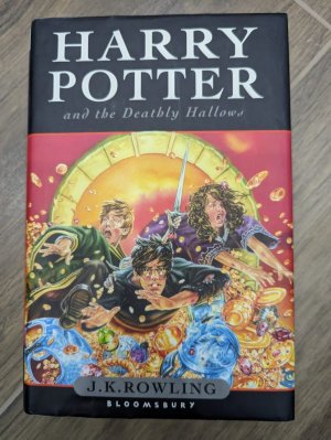 gebrauchtes Buch – Rowling, Joanne K – Harry Potter and the Deathly Hallows - Children's Edition