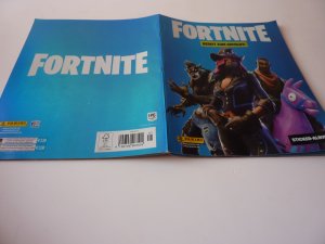 Fortnite - Bereit zum Gefecht - Stickeralbum 1 Epic  mit eingeklebten Stickern