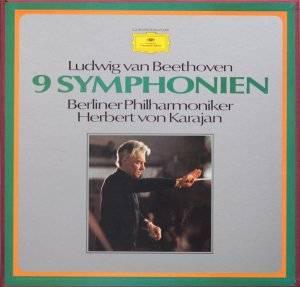 9 Symphonien; Berliner Philharmoniker - Dirigent: Herbert von Karajan - 7 LP-Box - Vinyl Schallplatten - Vermerk: LP-Box mit reparierter Ecke unten rechts und abgescheuertem Leinen oben links