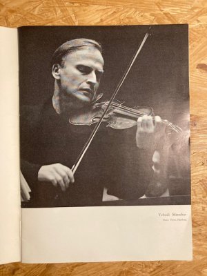 antiquarisches Buch – Edmond de Stoutz – 8me Festival Yehudi Menuhin Gstaad 13-29 août Oberland Bernois Suisse – 8 concerts en l´église de Saanen-Gstaad