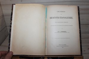 Grundriss der Desinfectionslehre zum praktischen Gebrauch auf kritischer und experimenteller Grundlage bearbeitet.