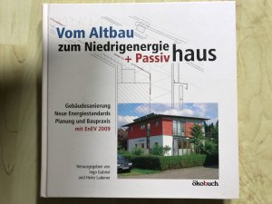 gebrauchtes Buch – Ingo Gabriel – Vom Altbau zum Niedrigenergie- und Passivhaus - Gebäudesanierung, neue Energiestandards, Planung und Baupraxis, mit EnEV 2009