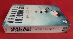 gebrauchtes Buch – Arnaldur Indriðason – Abgründe - Island Krimi. Kommissar Erlendur, Fall 10