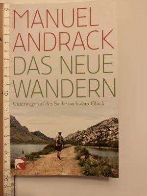 gebrauchtes Buch – Manuel Andrack – Das neue Wandern - Unterwegs auf der Suche nach dem Glück