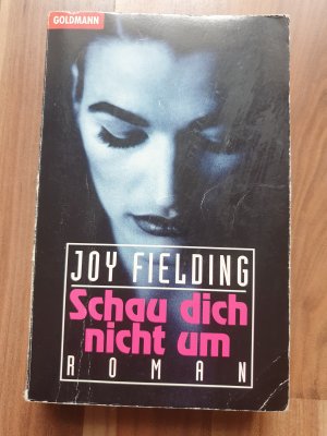 gebrauchtes Buch – Joy Fielding – Schau dich nicht um