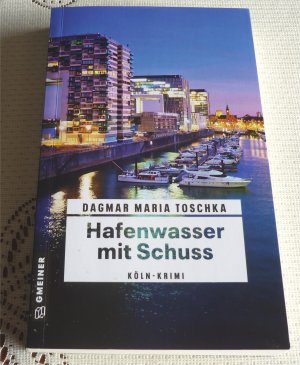 gebrauchtes Buch – Toschka, Dagmar Maria – Hafenwasser mit Schuss - Köln Krimi