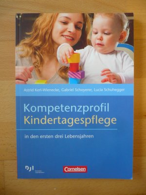 Kompetenzprofil Kindertagespflege - in den ersten drei Lebensjahren. Buch