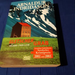 gebrauchtes Buch – Arnaldur Indriðason – Gletschergrab - Island Thriller