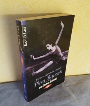 gebrauchtes Buch – Jochen Schmidt – Tanzen gegen die Angst: Pina Bausch