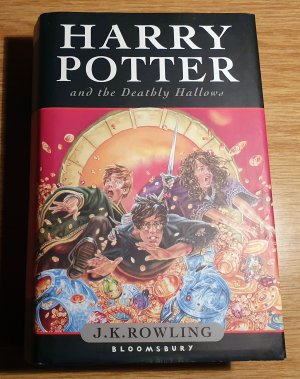 gebrauchtes Buch – Rowling, Joanne K – Harry Potter and the Deathly Hallows - Children's Edition