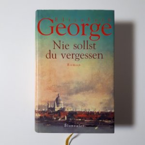 gebrauchtes Buch – Elizabeth George – Nie sollst du vergessen