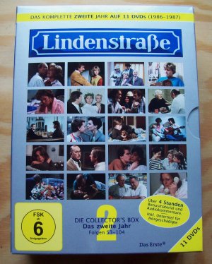 gebrauchter Film – Lutz Konermann / Ron Jones / Michael Günther – Die Lindenstraße. Das 2. Jahr. Das komplette zweite Jahr auf 11 DVD's (1986-1987). Folgen 53-104. Die Collector's Box.