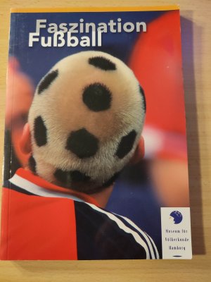 gebrauchtes Buch – Köpke, Wulf; Schmelz, Bernd; Trede, Broder J; Triesch, Carl – Faszination Fussball - Ein Ausstellung in Museum für Völkerkunde Hamburg