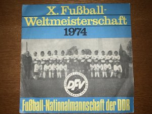 gebrauchter Tonträger – Schöbel, Frank und Gerd Michaelis-Chor – X. Fußball- Weltmeisterschaft 1974 Ja, der Fussball ist rund wie die Welt / Freunde gibt es überall.