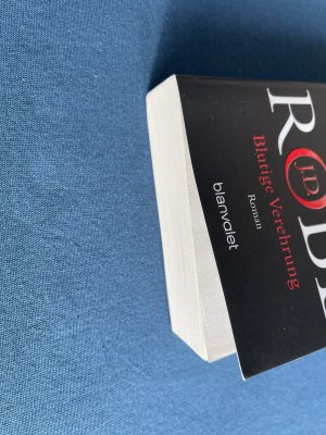 gebrauchtes Buch – Robb, J.D – Blutige Verehrung