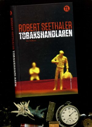 Tobakshandlaren / Der Trafikant. Schwedisch Ausgabe. Signiert auf dem Titelblatt. Roman. Übersetzt von Jörn Lindskog.