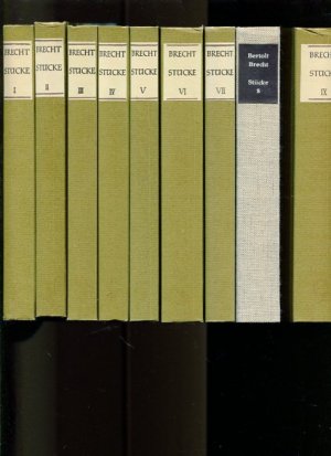 antiquarisches Buch – Bertolt Brecht – Bertolt Brecht - Stücke - 14 Bände. Bd. I: Baal, Trommeln der Nacht, Im Dickicht der Städte. Bd. II: Leben Eduards des Zweiten von England, Mann ist Mann. Bd. III: Die Dreigroschenoper, Aufstieg und Fall der Stadt Mahagonny, Das Badener Lehrstück vom Einverständnis. Bd. IV: Stücke für das Theater am Schiffbauerdamm (1927-1933), Zweiter Band. Die heilige Johanna der Schlachthöfe, Der Jasager, Der Neinsager, Die Maßname. Bd. V: Die Mutter, Die Ausnahme und die Regel, Die Horatier und die Kuriatier. Bd. VI: Die Rundköpfe und die Spitzköpfe, Furcht und Elend des Dritten Reiches. Bd. VII: Die gewehre der Frau Carrar, Mutter Courage und ihre Kinder, das Verhör des Lukullus. Bd. VIII: Leben des Galilei, Der gute Mensch von Sezuan. Bd. IX: Herr Puntila und sein Knecht Matti, Der aufhaltsame Aufstieg des Arturo Ui, Die Gesichte der Simone Machard. Bd. X: Schweyk im zweiten Weltkrieg, Der kaukasische Kreidekreis, Die Tage der Commune. Bd. XI: Bearbeitungen: Die Antigone des Sophokles, Der Hofmei