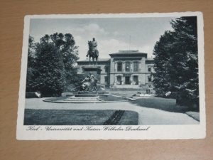 AK / Postkarte Kiel - Universität und Kaiser-Wilhelm-Denkmal