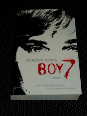 gebrauchtes Buch – Mirjam Mous – Boy 7 : [Thriller] ; vertraue niemandem ; nicht einmal dir selbst. Mirjam Mous. Aus dem Niederländ. von Verena Kiefer