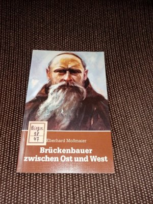 Brückenbauer zwischen Ost und West : im Geiste von Pater Anizet Koplin. Eberhard Mossmaier