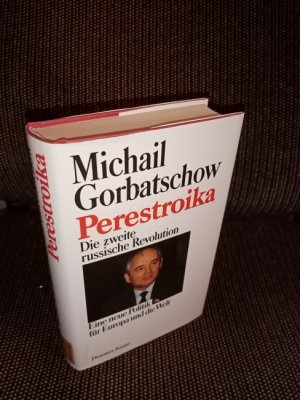 gebrauchtes Buch – Michail Gorbatschow – Perestroika : d. 2. russ. Revolution ; e. neue Politik für Europa u.d. Welt. Michail Gorbatschow. [Aus d. Amerikan. von Gabriele Burkhardt ...]