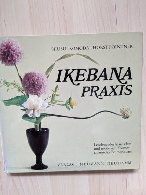 Ikebana Praxis - Lehrbuch der klassischen und modernen Formen japanischer Blumenkunst