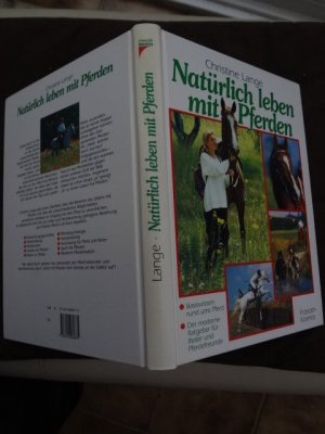 gebrauchtes Buch – Christine Lange – Natürlich leben mit Pferden - Der moderne Ratgeber