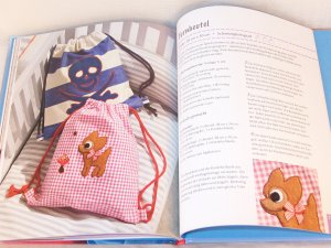 gebrauchtes Buch – Regina Bühler – Taschen - Patchwork leicht gemacht /+ ein weiteres Buch - Taschen Liebe von Rabea Rauer